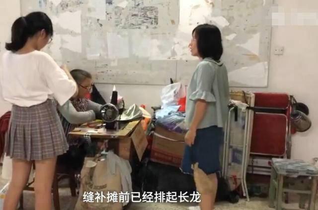 軍訓(xùn)服蹲下就崩線 給學(xué)生提供好一些材料的服裝有多難？