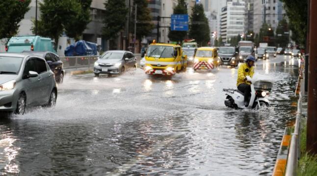 臺(tái)風(fēng)法茜襲擊日本 雨風(fēng)